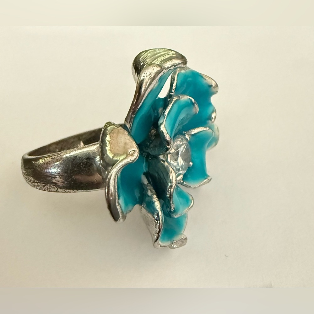 Ladies Enamel Ring With Silvertone Rhinestone Center Turquoise Color